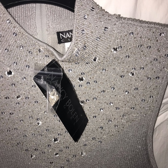 Silver knit with beaded collar embellishment. - Picture 4 of 8